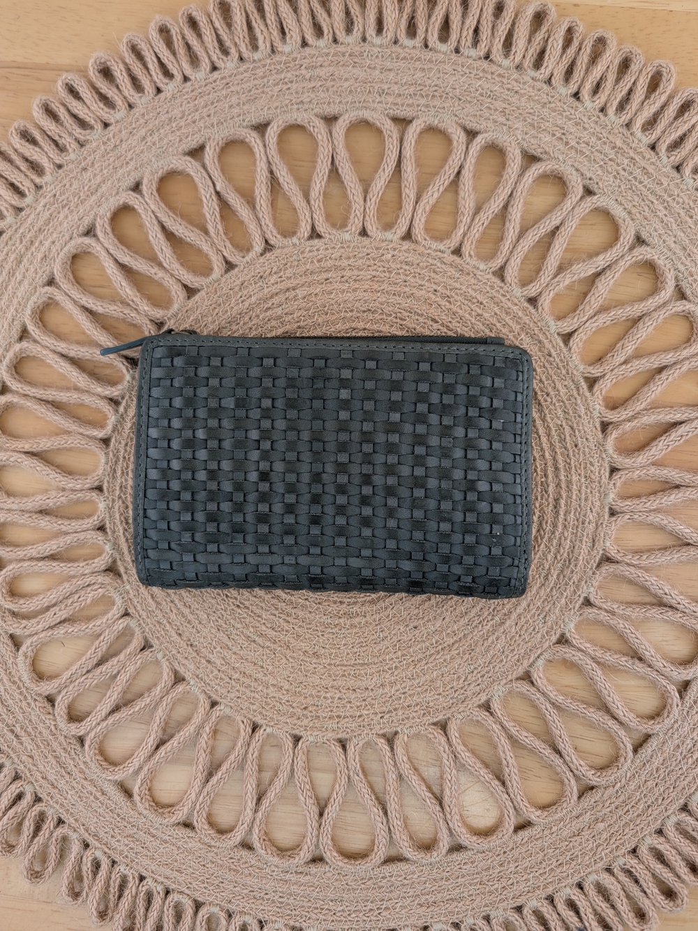 Genuine Leather Green Woven Compact Wallet Cards Cash Zip Pockets Snap Closure